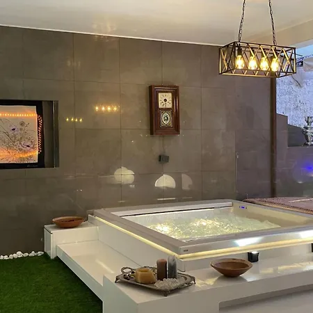 Vip Garten Whirlpool Mit Meerblick Im Herzen Der Stadt By Interhome