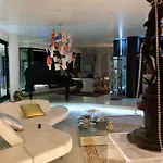 Vip Garten Whirlpool Mit Meerblick Im Herzen Der Stadt By Interhome 斯培西亚