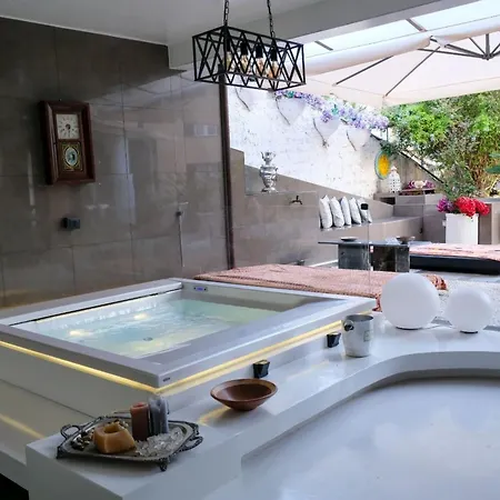 Vip Garten Whirlpool Mit Meerblick Im Herzen Der Stadt By Interhome Holiday home La Spezia